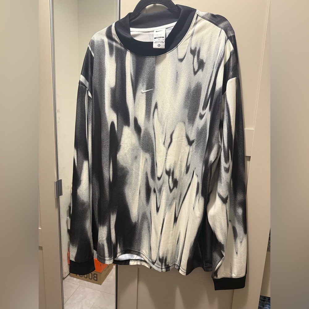 Nike Dri-FIT Black and White Top